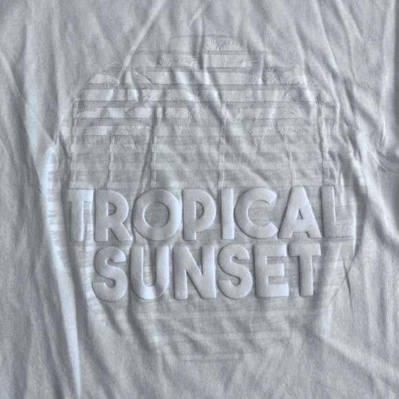 NWT - Mango Women’s Printed Embossed Letters Oversized Short Sleeve Tee - M/L - Picture 4 of 9